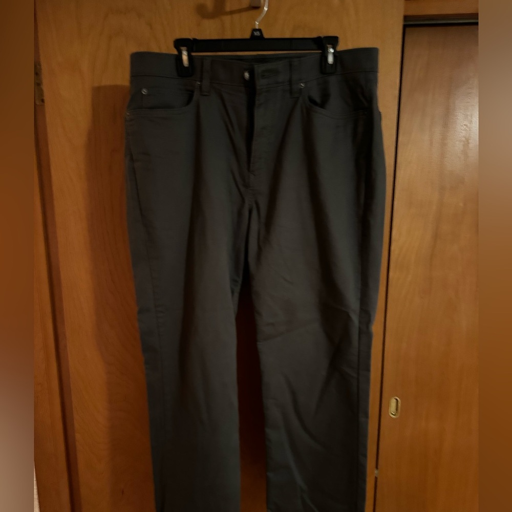 Sonoma Gray Straight-Leg 36 x 30